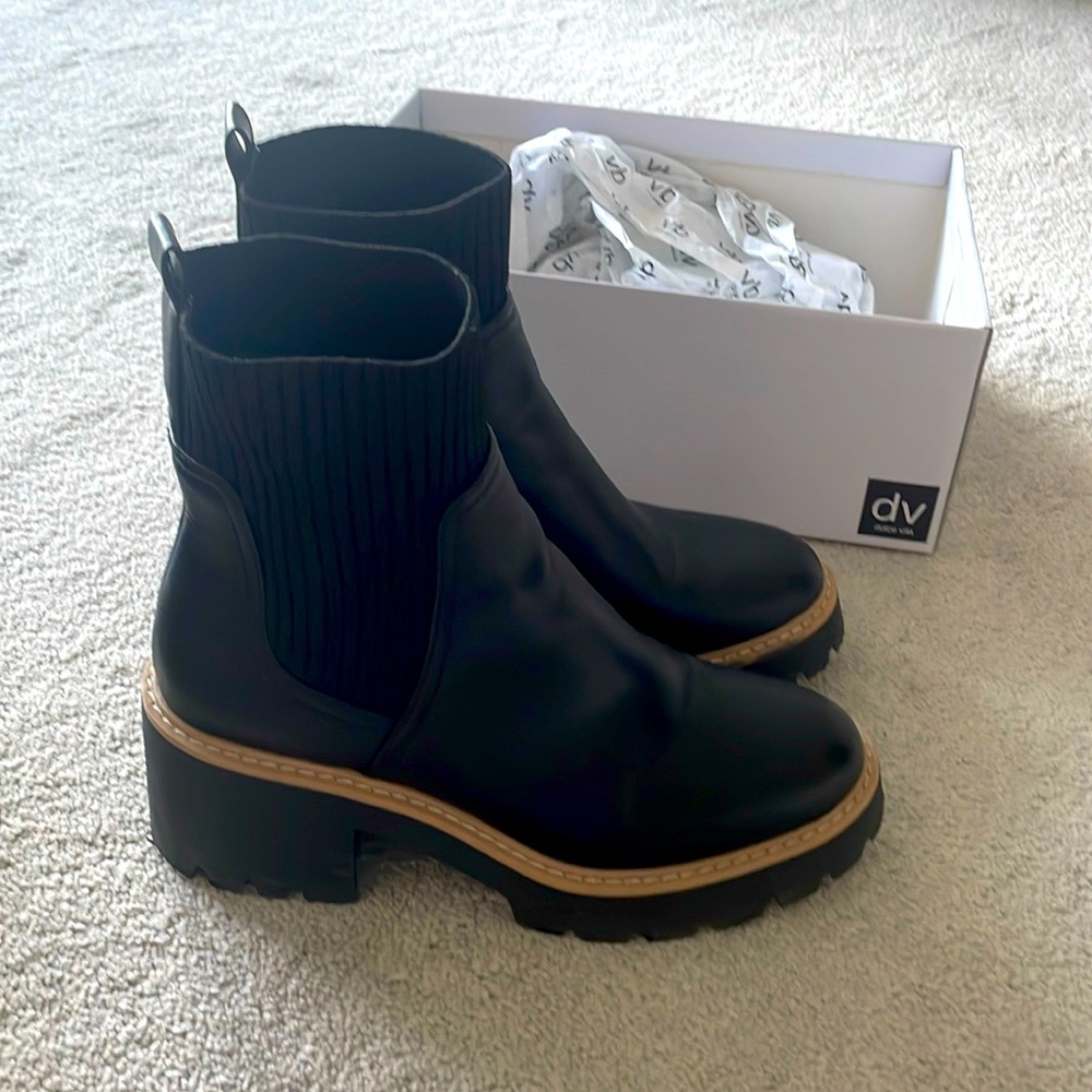Size 6.5 in DV Dolce Vita Trooper